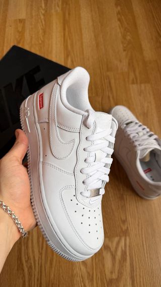 Nike Air Force 1 Low Supreme Blanco