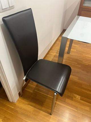 Mesa cristal extensible moderna + 4 sillas