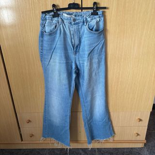 Pantalones vaqueros anchos deshilachados