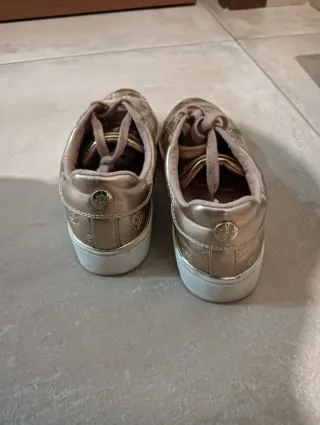 Zapatillas Guess Doradas