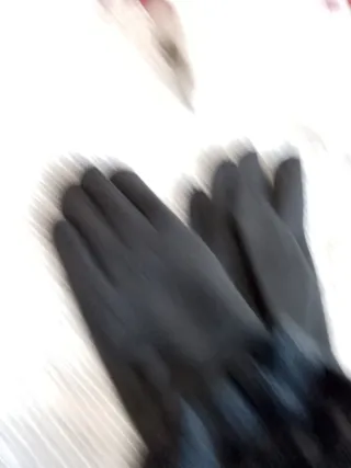 Guanti neri donna dettaglio bottoni