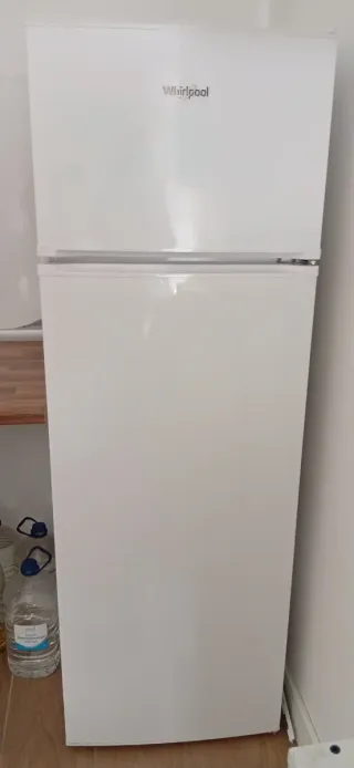 Por mudanza vendo Nevera Whirlpool como nueva.