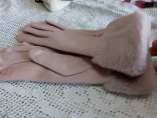 Guanti rosa cipria con bottoni