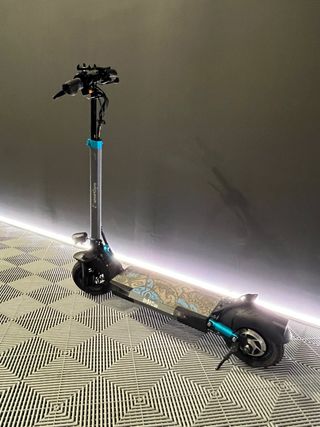Patinete Eléctrico con Luces LED.