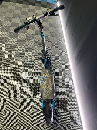 Patinete Eléctrico con Luces LED.