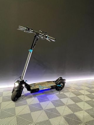 Patinete Eléctrico con Luces LED.
