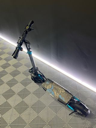Patinete Eléctrico con Luces LED.
