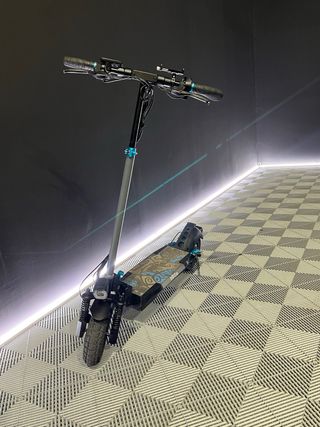 Patinete Eléctrico con Luces LED.