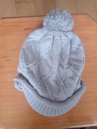 Gorros de lana beige y gris