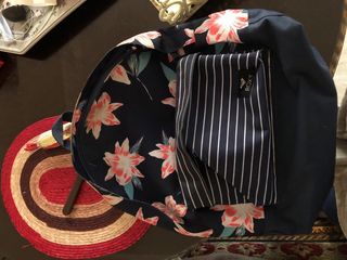 Mochila Roxy floral azul y rosa