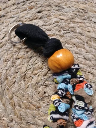 Llavero artesanal echo con materiales reciclado