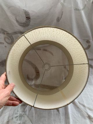 Pantalla lámpara sobremesa tela beige y oro