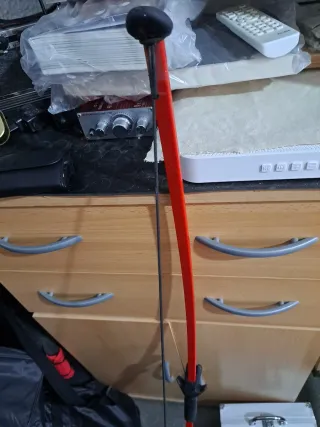 Arco per frecce rosso include 6 frecce e fodero