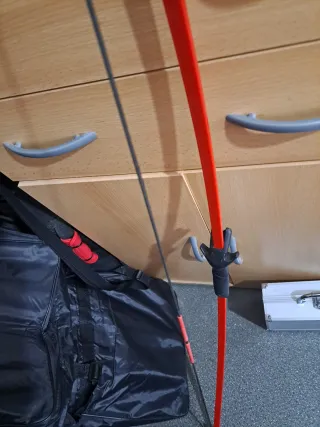 Arco per frecce rosso include 6 frecce e fodero