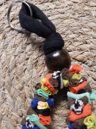 Llavero artesanal con abalorio