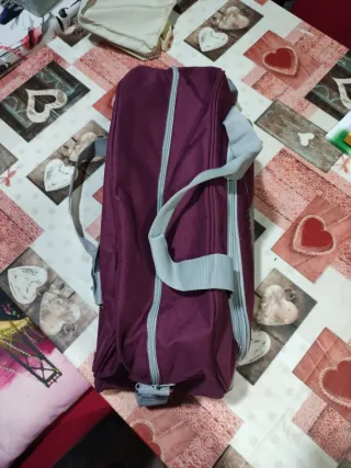 Bolsa de deporte morada puma.