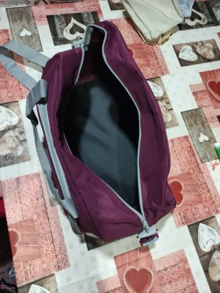 Bolsa de deporte morada puma.