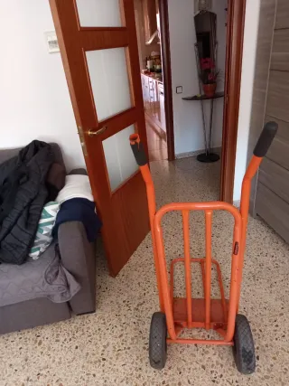 Carretilla de carga naranja