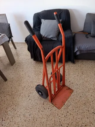 Carretilla de carga naranja