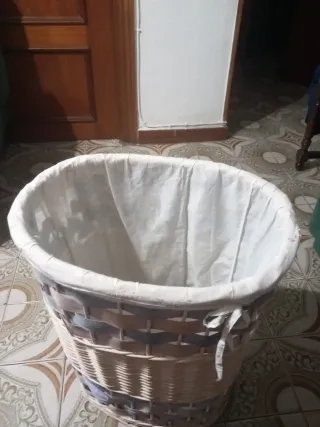 Cesto de mimbre para la ropa