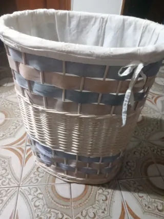 Cesto de mimbre para la ropa