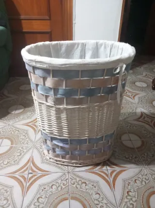 Cesto de mimbre para la ropa