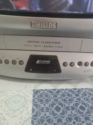 Televisor Antiguo con VHS Integrado