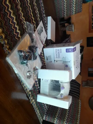 Macchina da cucire KPCB Tech compatta