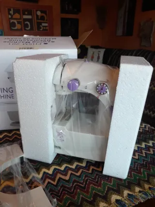 Macchina da cucire KPCB Tech compatta