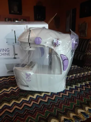 Macchina da cucire KPCB Tech compatta