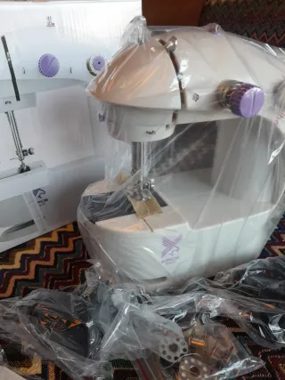 Macchina da cucire KPCB Tech compatta