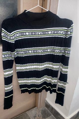 Jersey negro y blanco con rayas