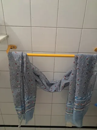 Pañuelo Springfield floral y étnico. Nuevo