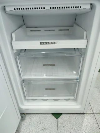 Nevera Whirlpool Clase E 202.7x60cm con garantia