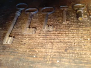 Set 5 Chiavi piccole Antiche Forate Ferro Forgiato