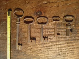 Set 5 Chiavi piccole Antiche Forate Ferro Forgiato