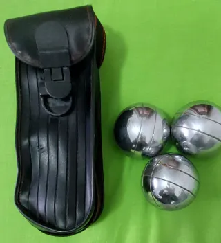 3 sfere da bocce con borsa nera