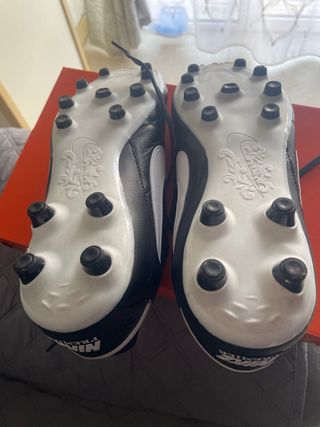 Botas de fútbol Nike Tiempo Premier Negras