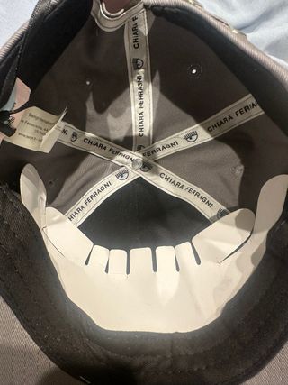Gorra Chiara Ferragni gris