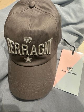 Gorra Chiara Ferragni gris