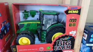 Tractor John Deere 6210R Britains Big Farm