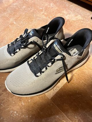Zapatillas Skechers Beige y Negras