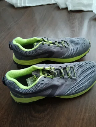 Zapatillas trail mujer grises y verdes