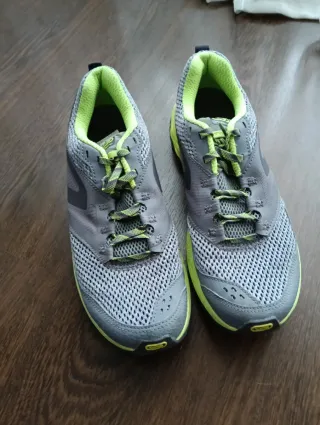 Zapatillas trail mujer grises y verdes