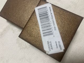 Pendientes plateados con piedra rosa