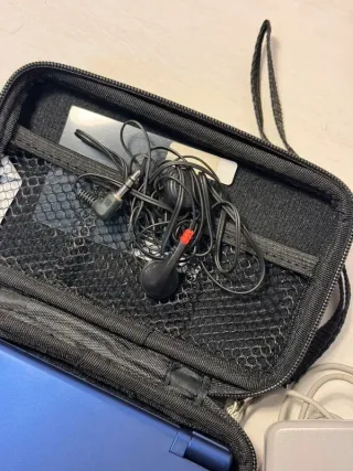 Lote Nintendo Dsi + cargador + auriculares + funda