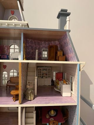 Casa di bambole in legno