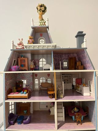 Casa di bambole in legno