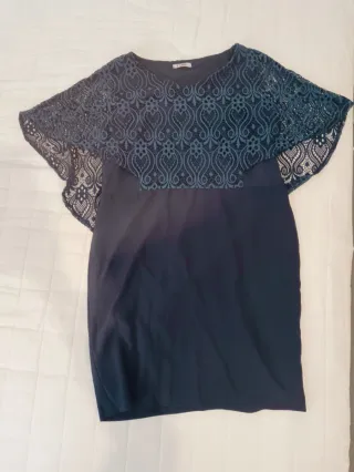 Vestido azul con encaje