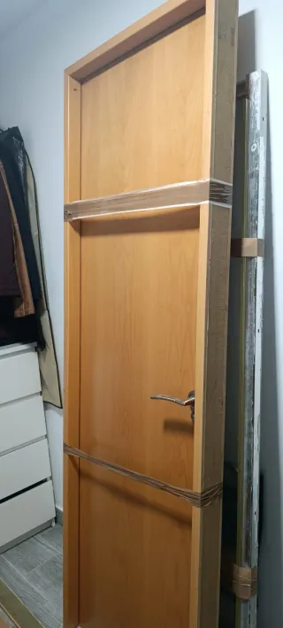 Puerta de madera para baño